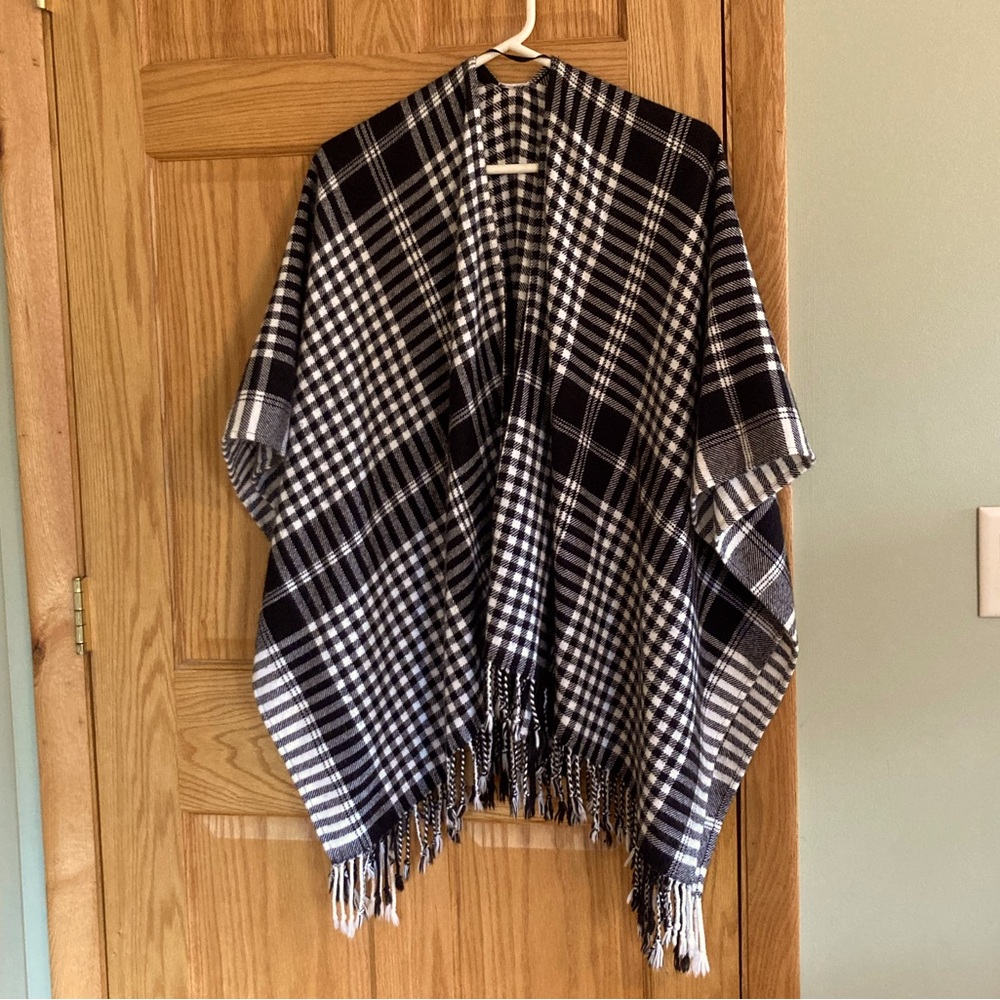 Black & White Shawl